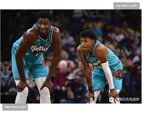 战术板:解析灰熊如何利用贾伦-杰克逊的护筐,为莫兰特创造抢断快攻机会 战术板:解析灰熊如何利用贾伦-杰克逊的护筐,为莫兰特创造抢断快攻机会